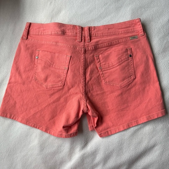 Signature by Levi Strauss coral/orange Jean Shorts  stretch Mid-Length - Picture 2 of 6